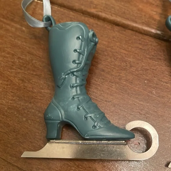 Vintage Kurt Adler Victorian Ice Skating Ornament - Picture 4 of 6